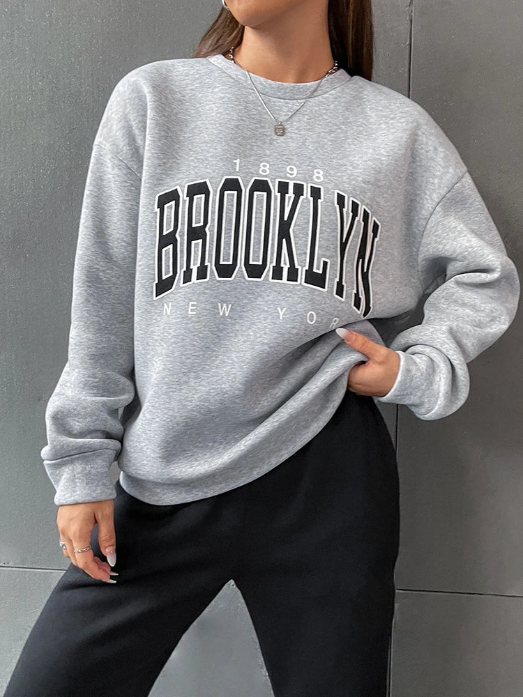 Vintage 1898 Brooklyn Women's Sweatshirt - Stylish Comfort for Casual Wear